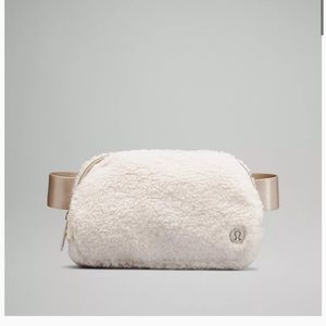 CREAM SHERPA BELT BAG BRAND NEW